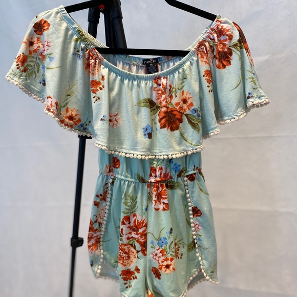 Romper - Picture 2 of 5